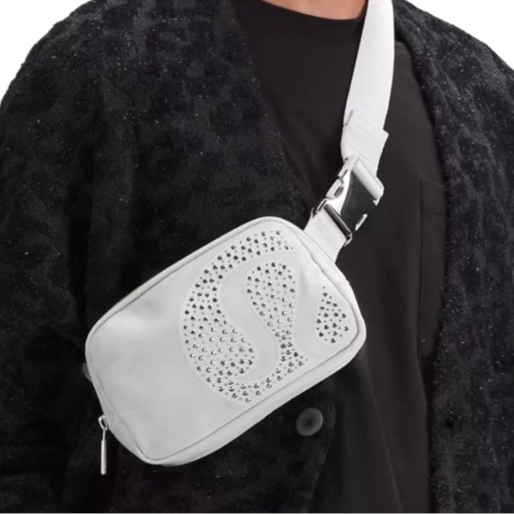 Lululemon Everywhere Belt Bag Crossover 1L in Vapor with Silver Studded Logo